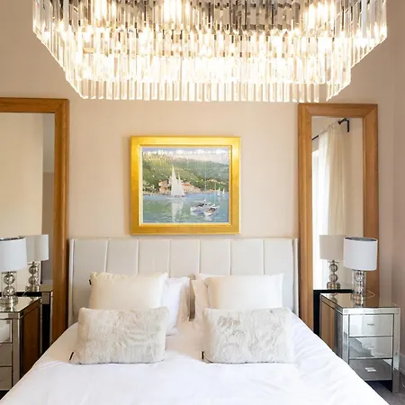 Apartment York Place - Spacious To Town With Views *