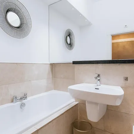 York Place - Spacious To Town With Views *