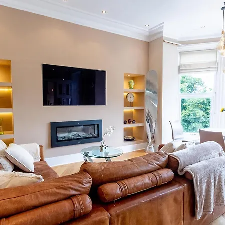 York Place - Spacious To Town With Views Lägenhet *